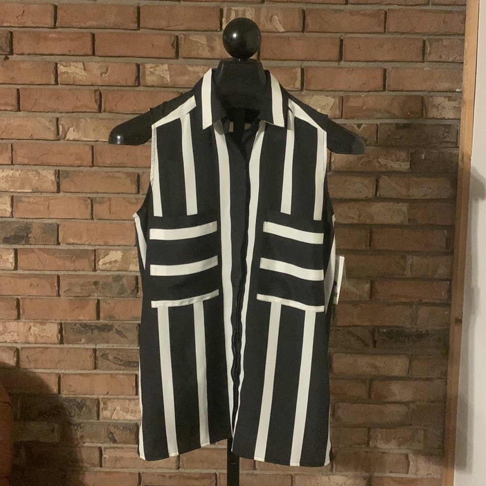 NWT Bar III size small Sleeveless Button Down Top Stripped Black and White
